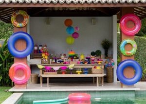 Tema que está em alta é a Pool Party (festa na piscina) - Malaguetaloc,  pool party decoração 